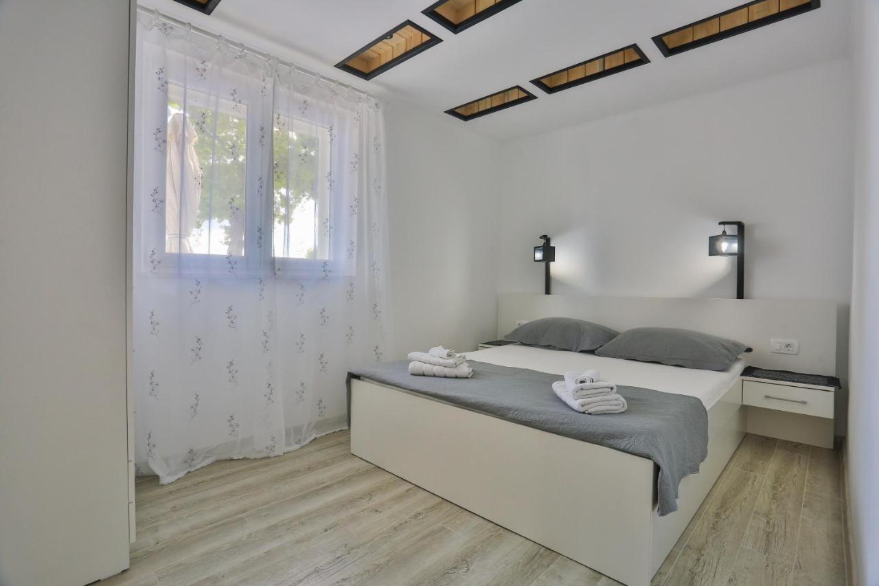 Guesthouse On The Beach Baška Voda Extérieur photo