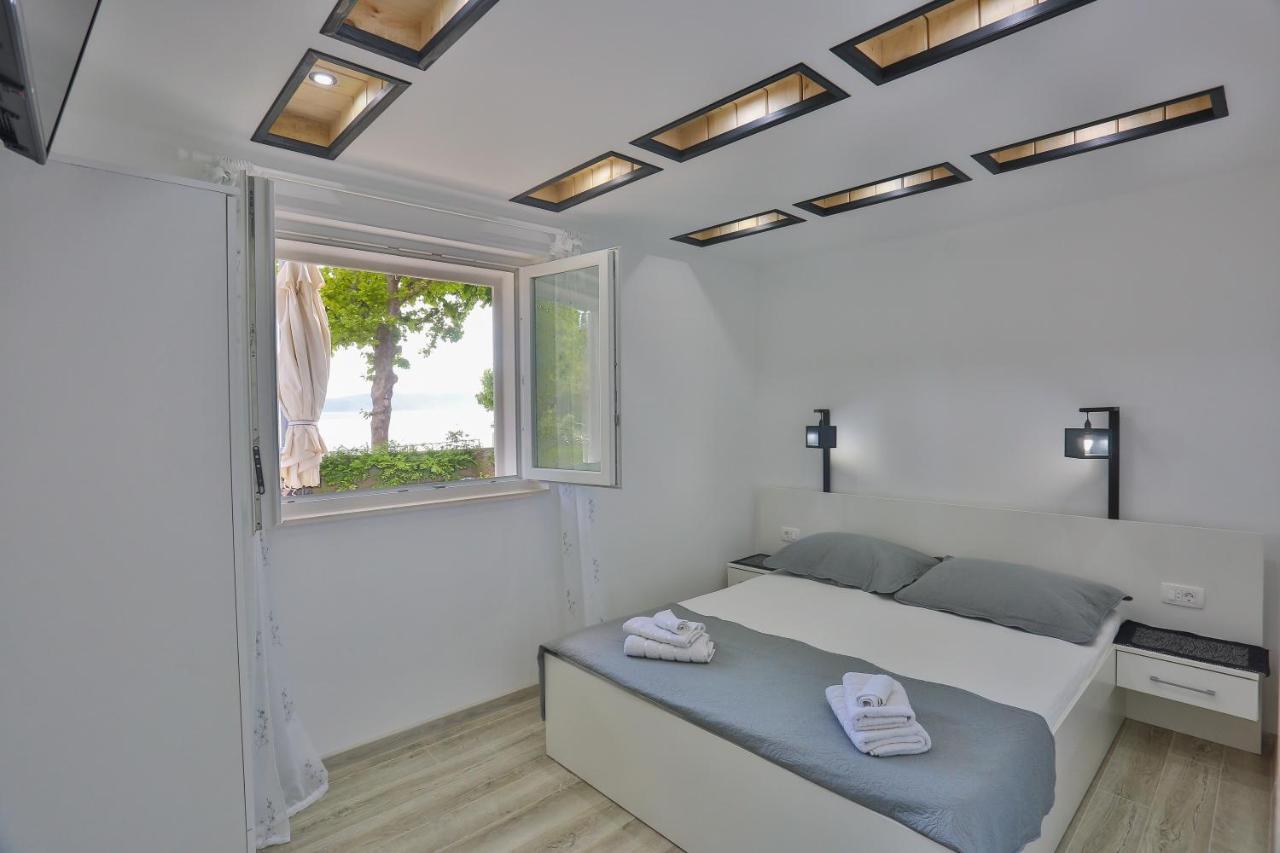Guesthouse On The Beach Baška Voda Extérieur photo